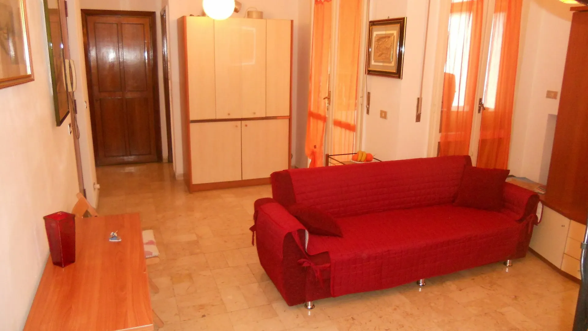 Khatuna Home Bari Italien